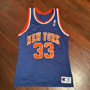 New York Knicks - Patrick Ewing #33 basketball jersey.  Champion size 40.